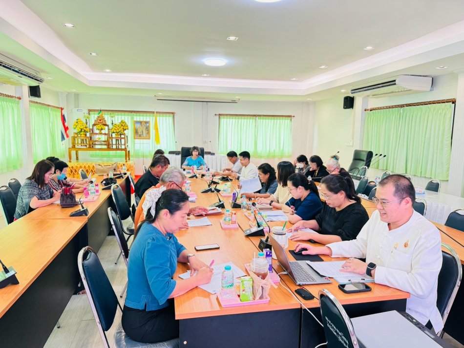 อบต.วังบาล จัดประชุมคณะกรรมการศูนย์พัฒนาคุณภาพชีวิตและส่งเสริมอาชีพผู้สูงอายุตำบลวังบาล ครั้งที่ 1/2569