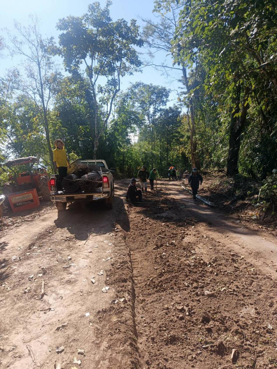 องค์การบริหารส่วนตำบลวังบาล ซ่อมถนนชำรุดบนเส้นทางเหมืองแบ่ง–ภูทับเบิก