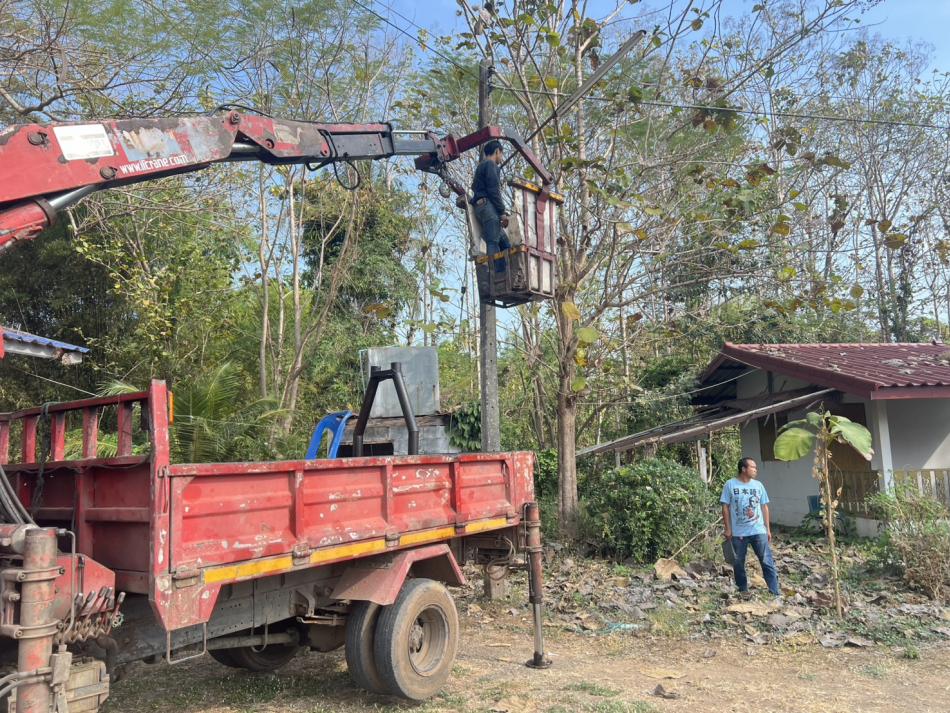 ซ่อมไฟส่องสว่างหมู่ที่ 5 และ หมู่ 11