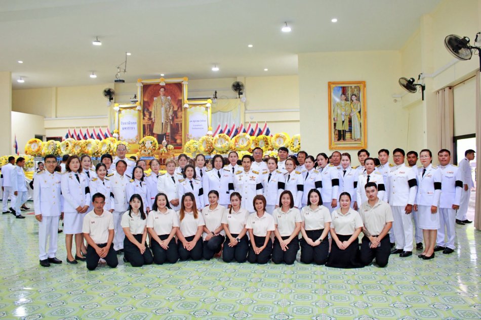 อบต.วังบาล ร่วมพิธีสวดพระพุทธมนต์ ทำบุญตักบาตรถวายพระราชกุศล และพิธีวางพวงมาลา เนื่องในวันนวมินทรมหาราช 