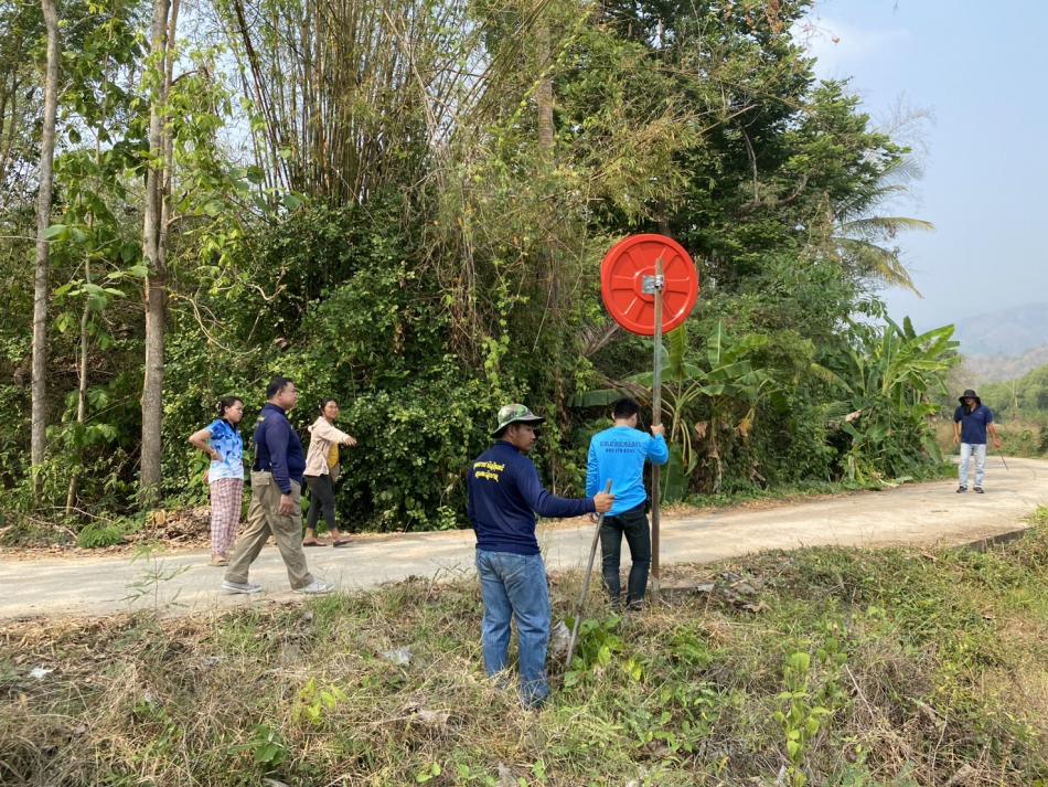 อบต.วังบาล ดำเนินการติดตั้งกระจกโค้งจราจรในพื้นที่หมู่ที่ 9 