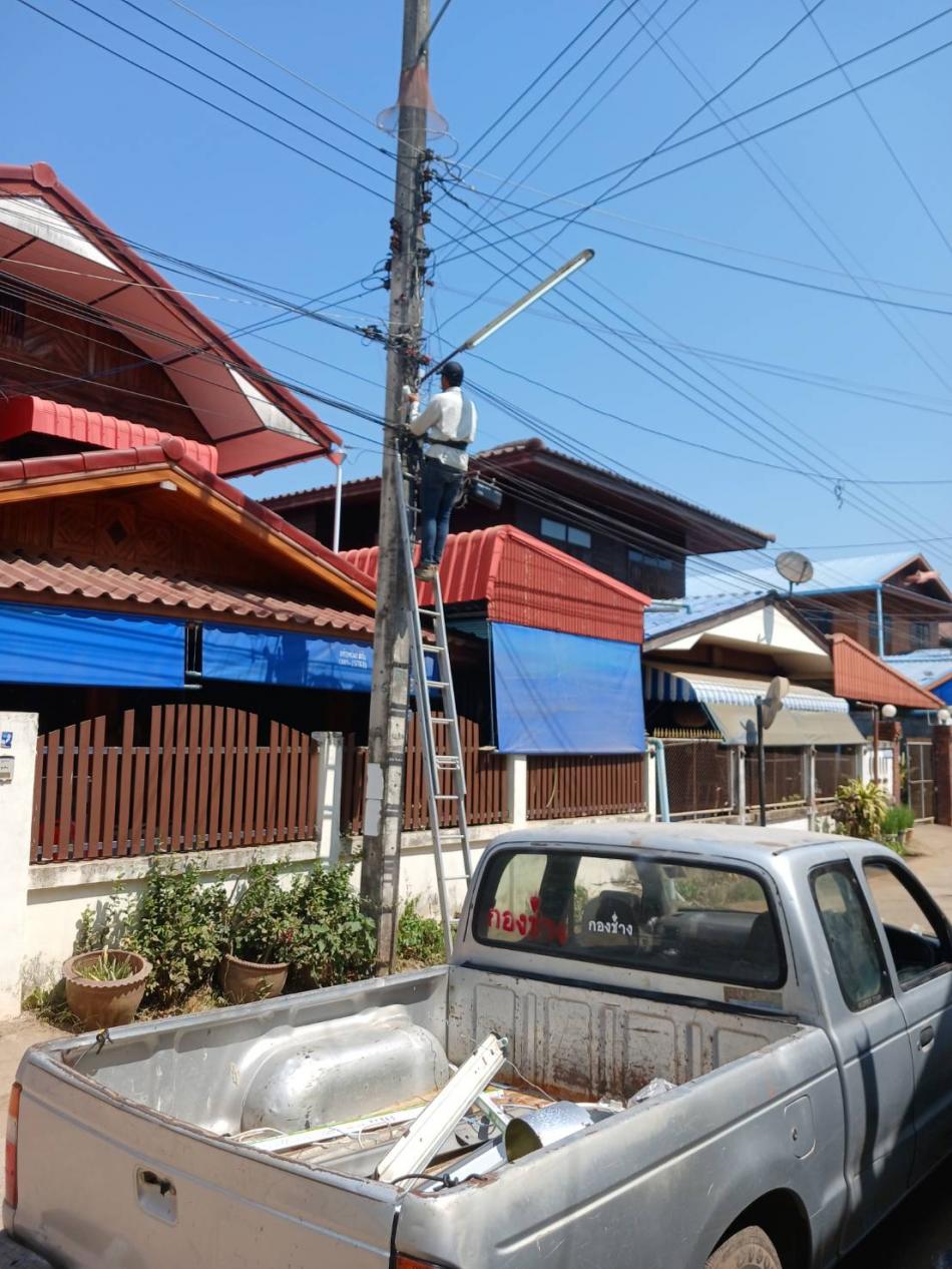  อบต.วังบาล ออกให้บริการสาธารณะซ่อมแซมไฟส่องสว่างหมู่ที่ 2 และหมู่ที่ 3